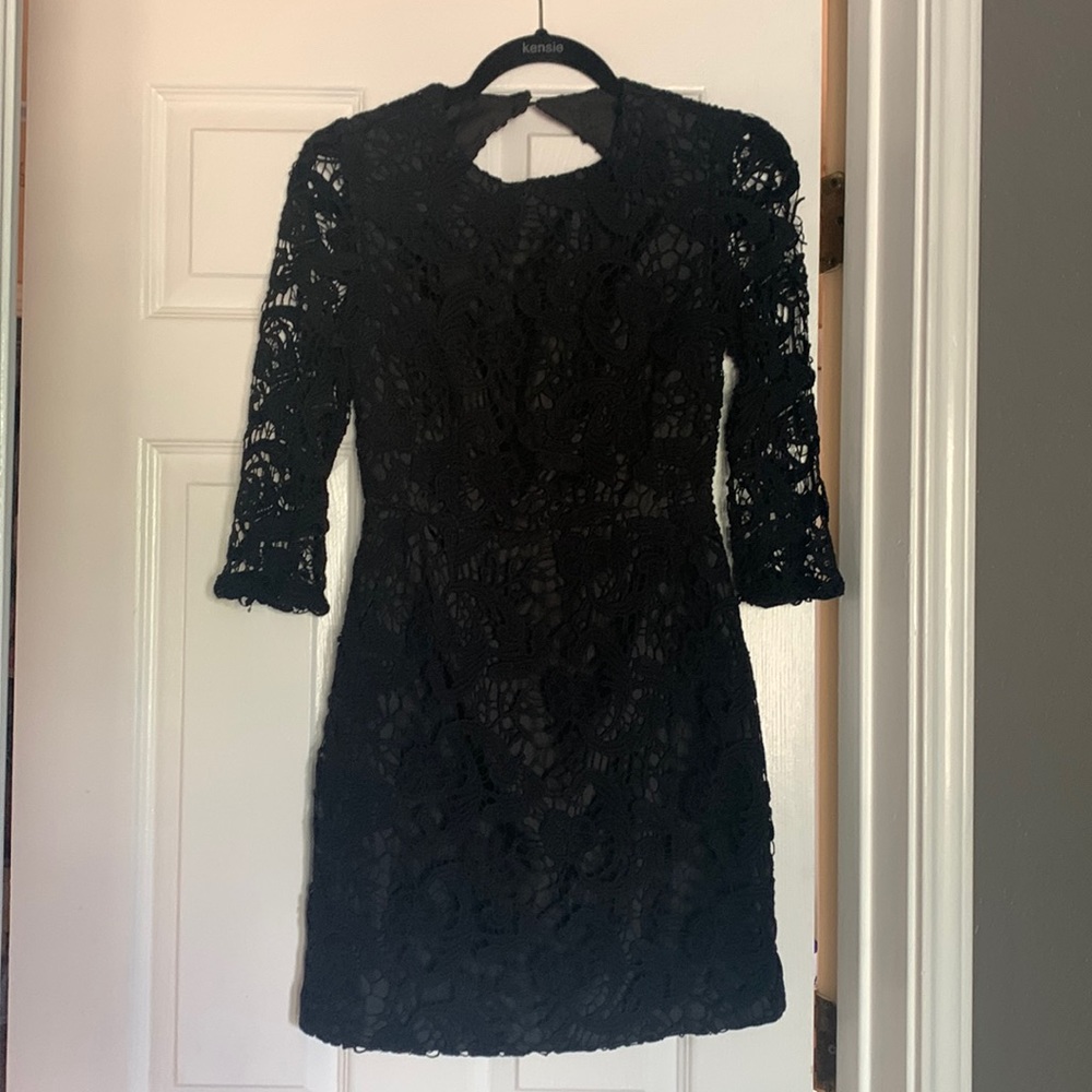 SOLD‼️Beautiful little black dress with an open back!